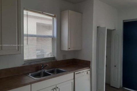 Casa en venta en Homestead, Florida, 5 dormitorios, 192.31 m2 № 1952583 - foto 5