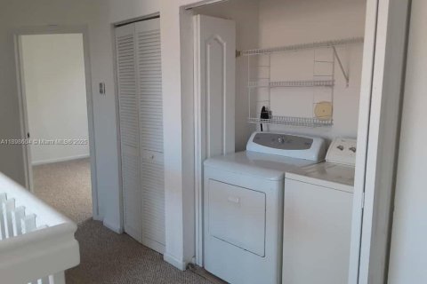 Casa en venta en Homestead, Florida, 5 dormitorios, 192.31 m2 № 1952583 - foto 27