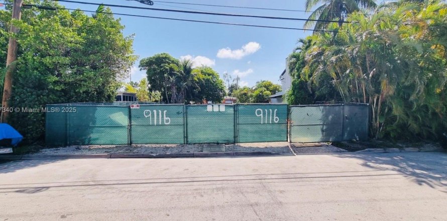 Terrain à Surfside, Floride № 1963870