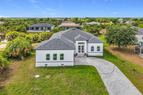 Casa en Port Charlotte, Florida 4 dormitorios, 217.95 m2 № 2140039
