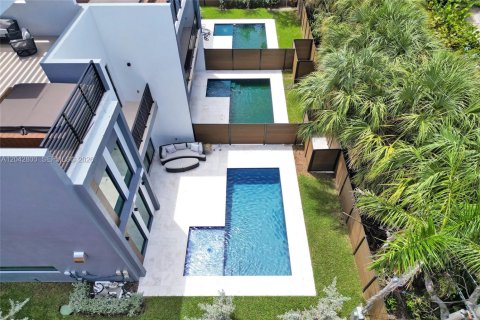 Villa ou maison à louer à Fort Lauderdale, Floride: 5 chambres, 324.79 m2 № 2243364 - photo 11