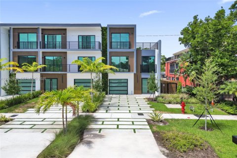 Villa ou maison à louer à Fort Lauderdale, Floride: 5 chambres, 324.79 m2 № 2243364 - photo 13
