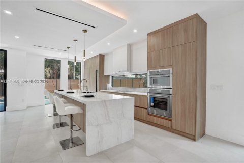 Villa ou maison à louer à Fort Lauderdale, Floride: 5 chambres, 324.79 m2 № 2243364 - photo 21