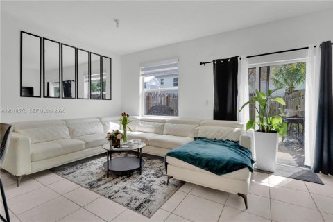 Купить таунхаус в Хомстед, Флорида 3 спальни, 129.41м2, № 2155133 - фото 16