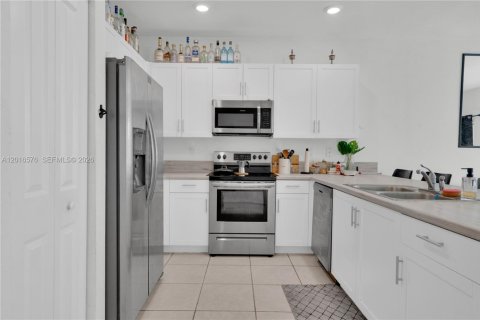 Купить таунхаус в Хомстед, Флорида 3 спальни, 129.41м2, № 2155133 - фото 10