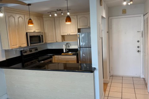 Condominio en Miami Beach, Florida, 1 dormitorio № 2088377