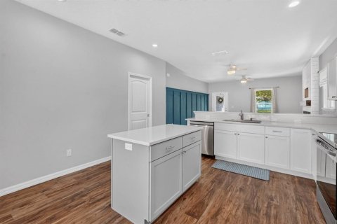 Купить виллу или дом в Эджуотер, Флорида 8 комнат, 160.16м2, № 2310473 - фото 13
