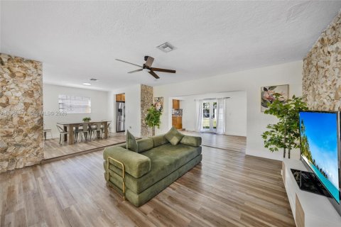 Casa en venta en Miramar, Florida, 3 dormitorios, 141.58 m2 № 2030229 - foto 5
