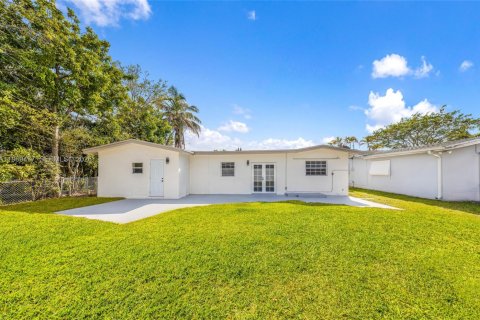 House in Miramar, Florida 3 bedrooms, 141.58 sq.m. № 2030229 - photo 27