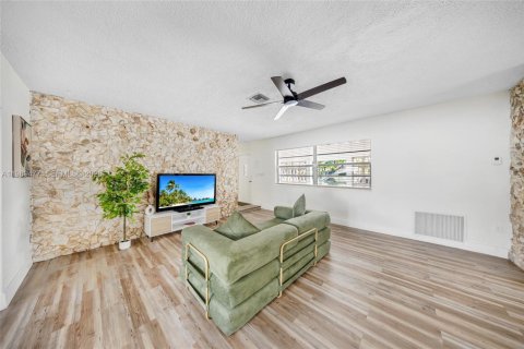 Casa en venta en Miramar, Florida, 3 dormitorios, 141.58 m2 № 2030229 - foto 19