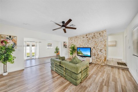 Casa en venta en Miramar, Florida, 3 dormitorios, 141.58 m2 № 2030229 - foto 16