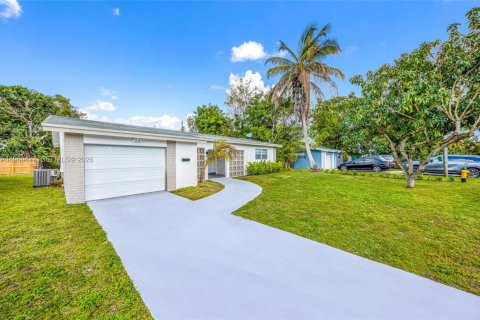 Casa en venta en Miramar, Florida, 3 dormitorios, 141.58 m2 № 2030229 - foto 25