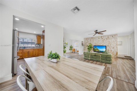 Casa en venta en Miramar, Florida, 3 dormitorios, 141.58 m2 № 2030229 - foto 6