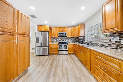 Casa en venta en Miramar, Florida, 3 dormitorios, 141.58 m2 № 2030229 - foto 3