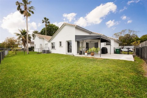 Снять в аренду виллу или дом в Дейви, Флорида 3 спальни, 119.01м2, № 2066412 - фото 15