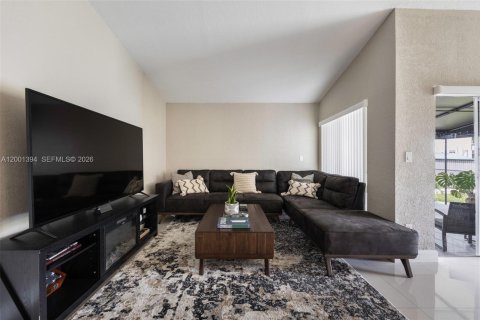 Снять в аренду виллу или дом в Дейви, Флорида 3 спальни, 119.01м2, № 2066412 - фото 4