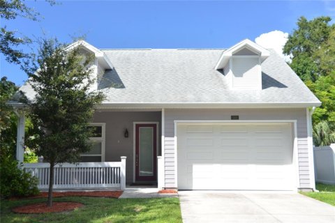 House in Dunedin, Florida 3 bedrooms, 141.21 sq.m. № 1902726 - photo 1