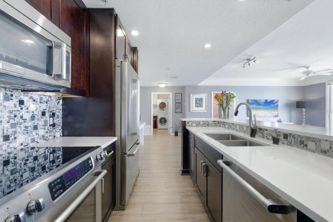 Copropriété à vendre à Sarasota, Floride: 2 chambres, 130.06 m2 № 2395638 - photo 12