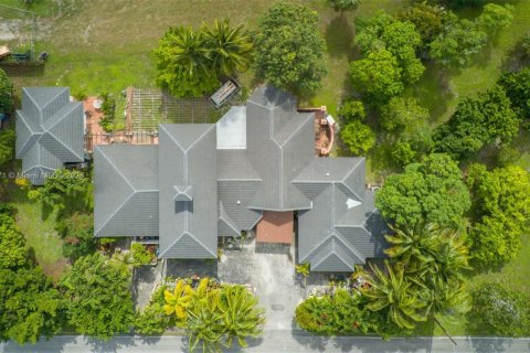 Casa en venta en Plantation, Florida, 5 dormitorios, 458.47 m2 № 1965034 - foto 2