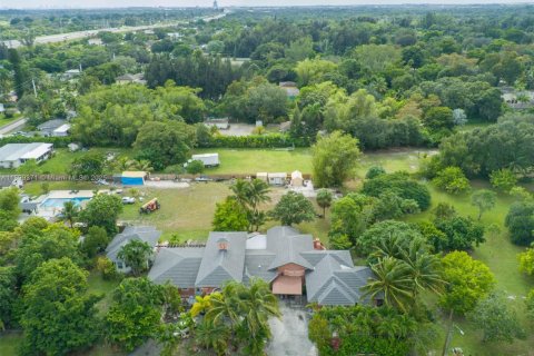 Casa en venta en Plantation, Florida, 5 dormitorios, 458.47 m2 № 1965034 - foto 3