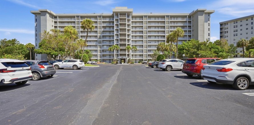 Condo à Pompano Beach, Floride, 3 chambres № 2147367