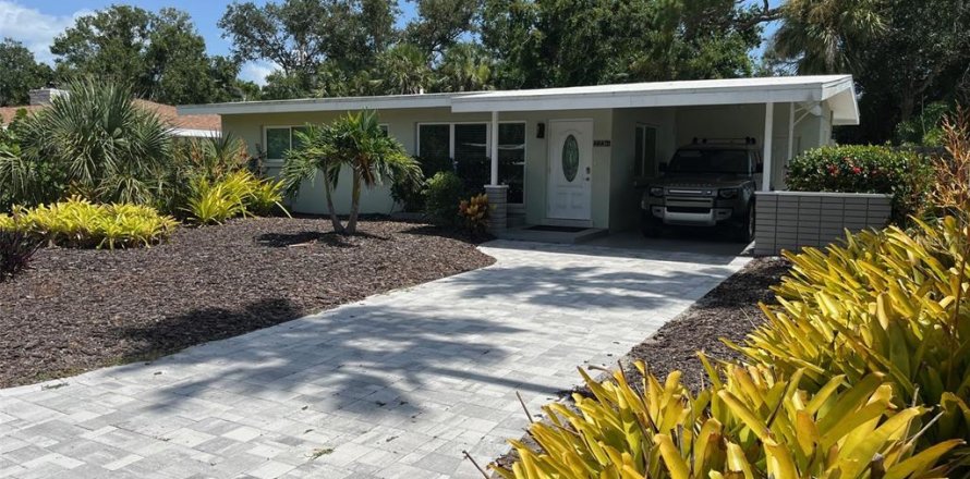 House in Sarasota, Florida 2 bedrooms, 112.78 sq.m. № 1849410