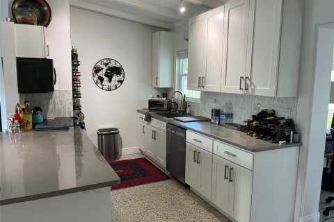 Купить виллу или дом в Сарасота, Флорида 5 комнат, 112.78м2, № 1849410 - фото 8