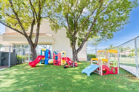 Commercial property in Kendall, Florida № 1684237 - photo 5