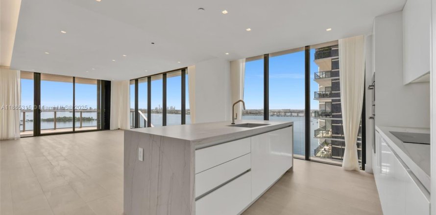 Condo à Miami, Floride, 4 chambres № 1921893