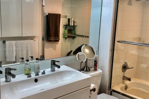 Купить кондоминиум в Майами-Бич, Флорида 1 спальня, 68.75м2, № 2021488 - фото 9