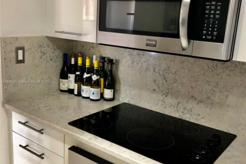 Купить кондоминиум в Майами-Бич, Флорида 1 спальня, 68.75м2, № 2021488 - фото 3