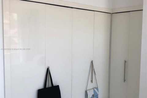 Купить кондоминиум в Майами-Бич, Флорида 1 спальня, 68.75м2, № 2021488 - фото 11