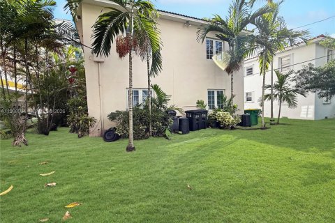 Коммерческая недвижимость в Корал-Гейблс, Флорида 334.45м2 № 2063433