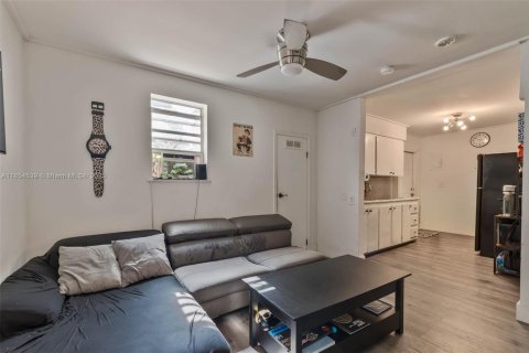 Commercial property in Miami, Florida № 1962570 - photo 10