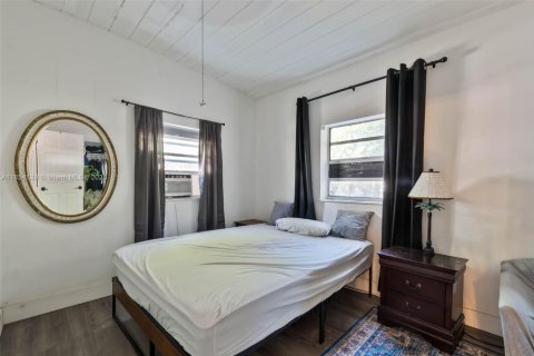 Commercial property in Miami, Florida № 1962570 - photo 8