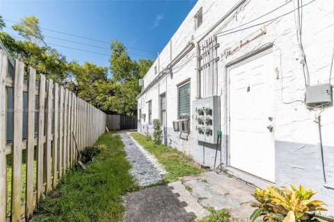 Commercial property in Miami, Florida № 1962570 - photo 3