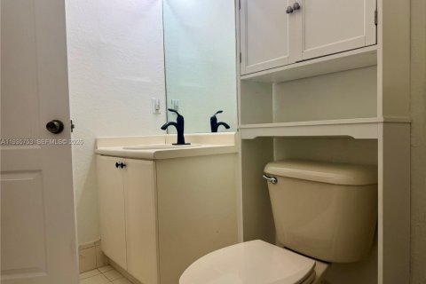 Снять в аренду квартиру в Хомстед, Флорида 3 спальни, 109.81м2, № 1995783 - фото 24