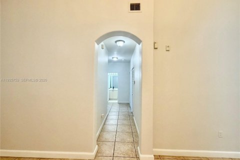 Снять в аренду квартиру в Хомстед, Флорида 3 спальни, 109.81м2, № 1995783 - фото 18