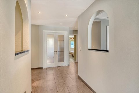 House in Longboat Key, Florida 2 bedrooms, 294.59 sq.m. № 1831552 - photo 15
