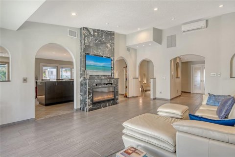 House in Longboat Key, Florida 2 bedrooms, 294.59 sq.m. № 1831552 - photo 6