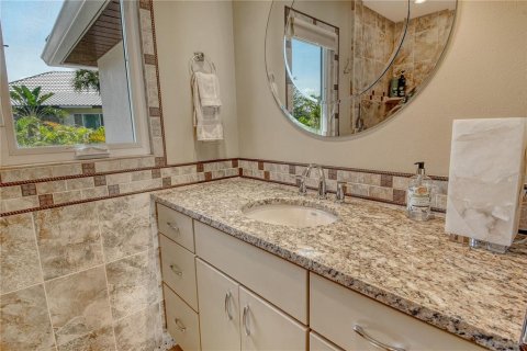 House in Longboat Key, Florida 2 bedrooms, 294.59 sq.m. № 1831552 - photo 20