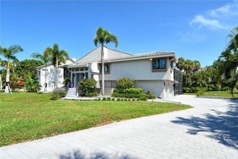 House in Longboat Key, Florida 2 bedrooms, 294.59 sq.m. № 1831552 - photo 2
