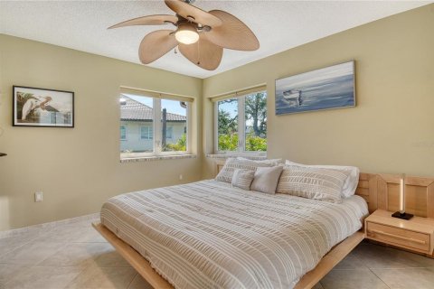 House in Longboat Key, Florida 2 bedrooms, 294.59 sq.m. № 1831552 - photo 16