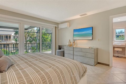 House in Longboat Key, Florida 2 bedrooms, 294.59 sq.m. № 1831552 - photo 12