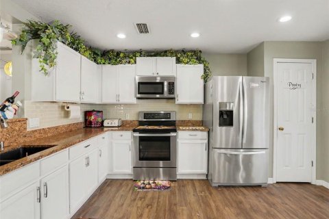 Villa ou maison à vendre à Mulberry, Floride: 3 chambres, 157.47 m2 № 2430482 - photo 4