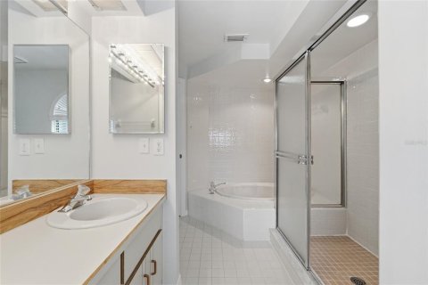 Condo in Altamonte Springs, Florida, 3 bedrooms № 2157385 - photo 5
