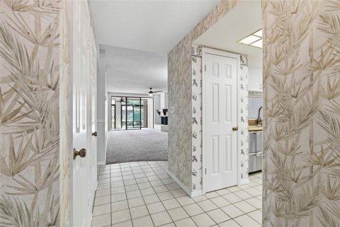 Condo in Altamonte Springs, Florida, 3 bedrooms № 2157385 - photo 14