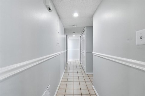 Condo in Altamonte Springs, Florida, 3 bedrooms № 2157385 - photo 13