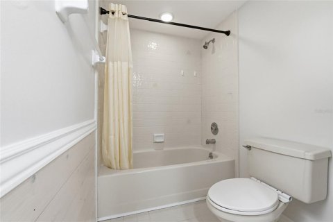 Condo in Altamonte Springs, Florida, 3 bedrooms № 2157385 - photo 12