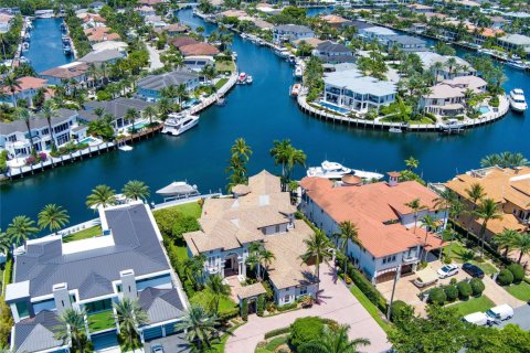 House in Lighthouse Point, Florida 4 bedrooms, 640.47 sq.m. № 1094060 - photo 1